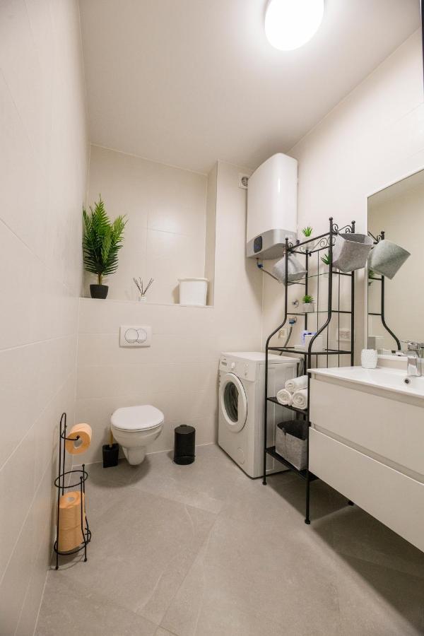 Lola Apartman *